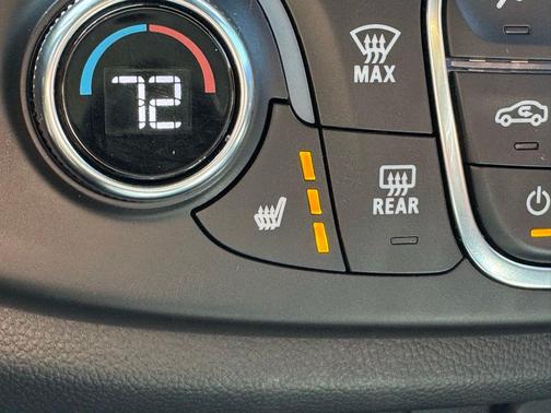 Silver Sage Metallic 2023 Chevrolet Traverse LT Cloth