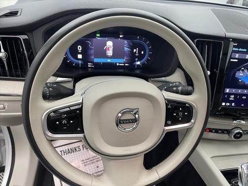 2022 Volvo XC60 B5 Inscription