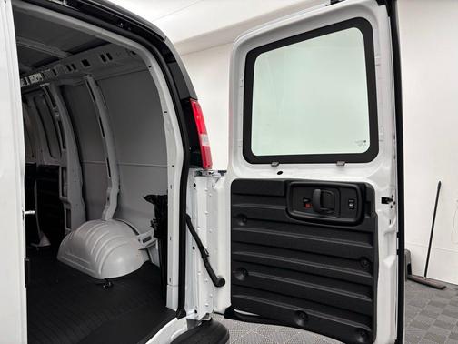 2025 GMC Savana 2500 Work Van