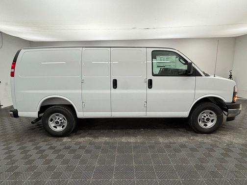 2025 GMC Savana 2500 Work Van