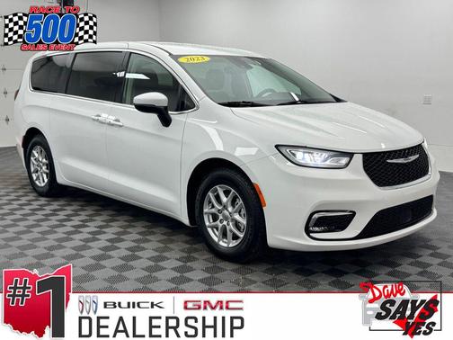 Bright White Clearcoat 2023 Chrysler Pacifica Touring L