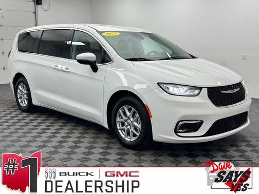 Bright White Clearcoat 2023 Chrysler Pacifica Touring L