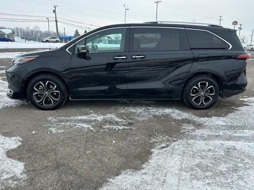 2025 Toyota Sienna Platinum