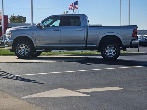 2020 RAM 2500 Laramie Crew Cab 4X4 6'4' Box