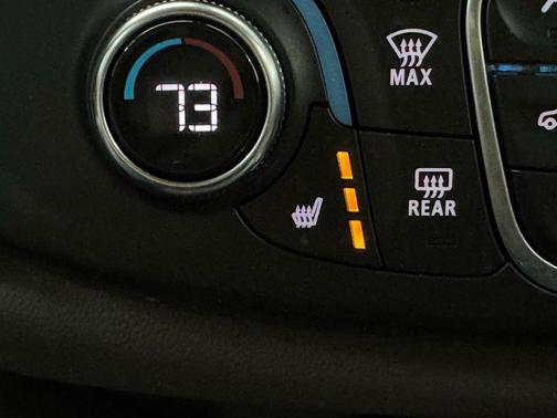 Summit White 2020 Chevrolet Traverse LT Cloth