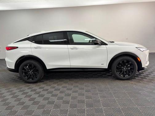 Summit White 2026 Buick Envista Sport Touring FWD