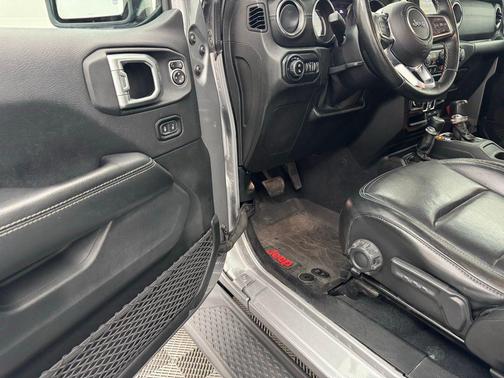 Billet Silver Metallic Clearcoat 2020 Jeep Gladiator Overland