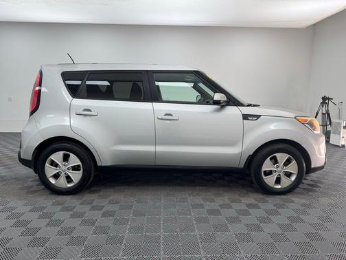 Bright Silver 2014 Kia Soul Base
