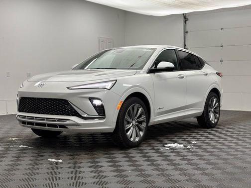 White Frost Tricoat 2026 Buick Envista Avenir FWD