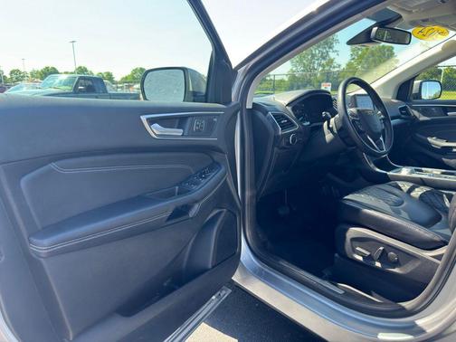 Iconic Silver Metallic 2024 Ford Edge Titanium