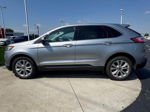 Iconic Silver Metallic 2024 Ford Edge Titanium