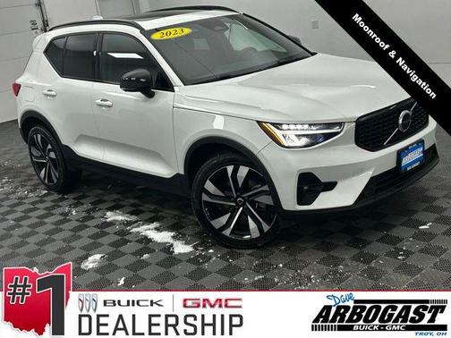 2023 Volvo XC40 B5 Plus Dark Theme