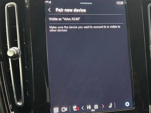 2023 Volvo XC40 B5 Plus Dark Theme