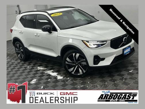 2023 Volvo XC40 B5 Plus Dark Theme