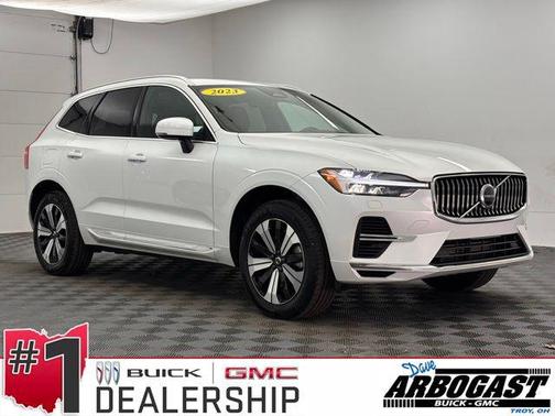 Crystal White Metallic 2023 Volvo XC60 Recharge Plug-In Hybrid T8 Core Bright Theme