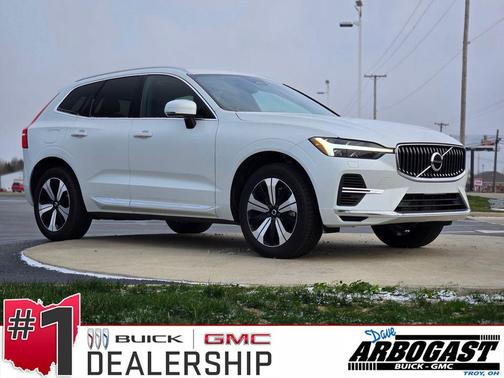 2023 Volvo XC60 Recharge Plug-In Hybrid T8 Core Bright Theme