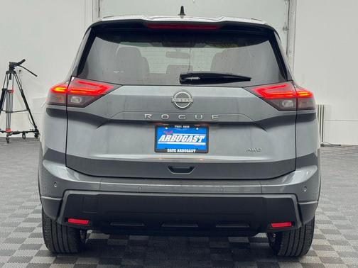 Gun Metallic 2024 Nissan Rogue S