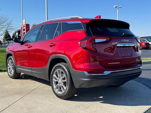 2024 GMC Terrain SLT