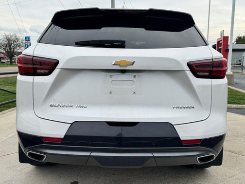 Iridescent Pearl Tricoat 2024 Chevrolet Blazer Premier