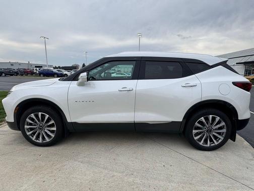 Iridescent Pearl Tricoat 2024 Chevrolet Blazer Premier