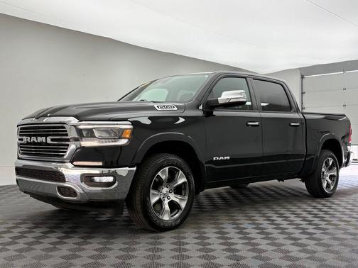 Diamond Black Crystal Pearlcoat 2021 RAM 1500 Laramie