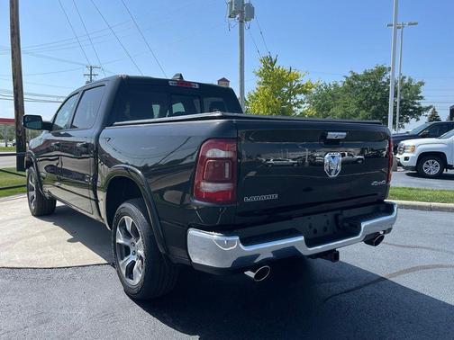 Diamond Black Crystal Pearlcoat 2021 RAM 1500 Laramie