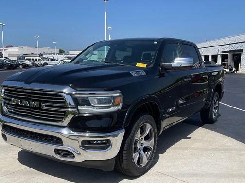 Diamond Black Crystal Pearlcoat 2021 RAM 1500 Laramie