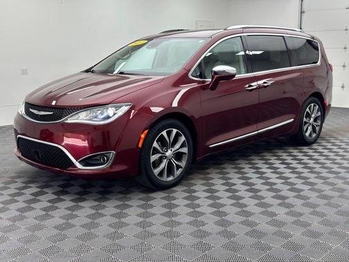 Velvet Red Pearlcoat 2017 Chrysler Pacifica Limited