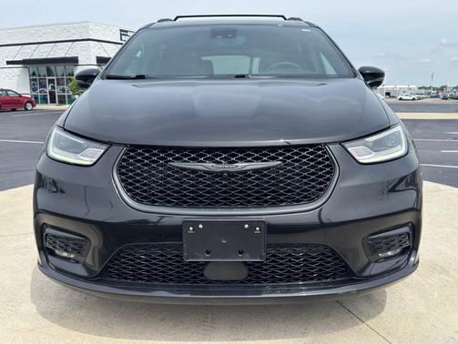 Diamond Black Crystal Pearlcoat 2025 Chrysler Pacifica Limited