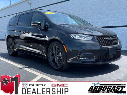 Diamond Black Crystal Pearlcoat 2025 Chrysler Pacifica Limited