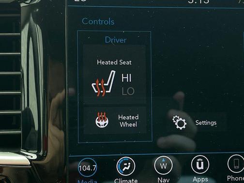 Brilliant Black Crystal Pearlcoat 2020 Chrysler Pacifica Touring-L Plus
