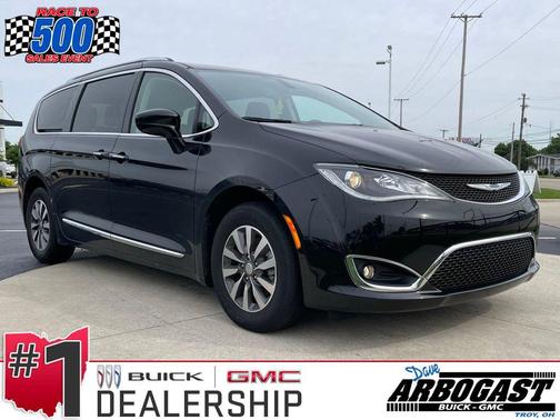Brilliant Black Crystal Pearlcoat 2020 Chrysler Pacifica Touring-L Plus