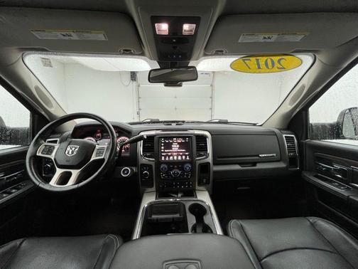 2017 RAM 2500 Laramie Crew Cab 4x4 6'4' Box