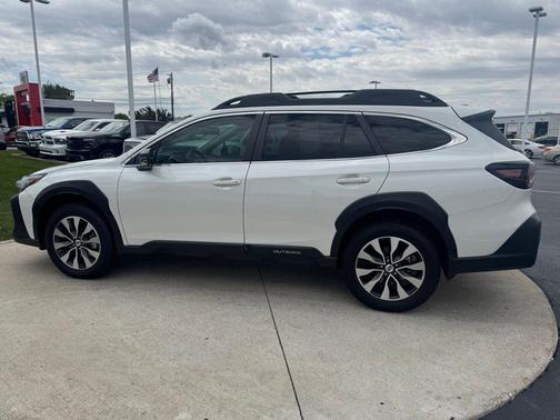 Crystal White Pearl 2025 Subaru Outback Limited