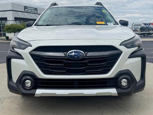 Crystal White Pearl 2025 Subaru Outback Limited