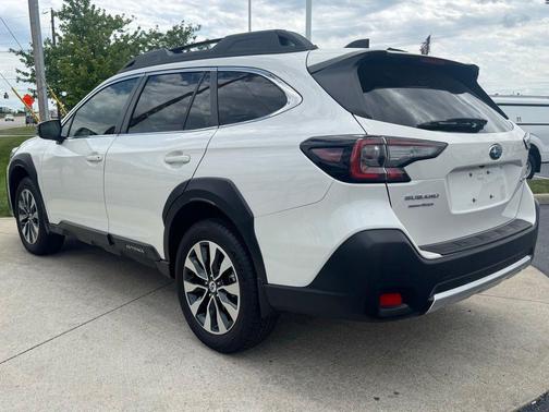 Crystal White Pearl 2025 Subaru Outback Limited