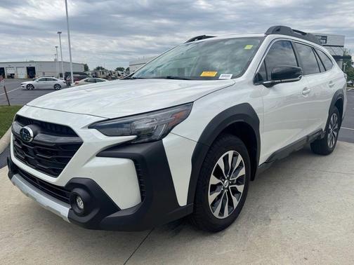 Crystal White Pearl 2025 Subaru Outback Limited