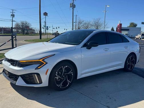Snow White Pearl 2025 Kia K5 GT-Line