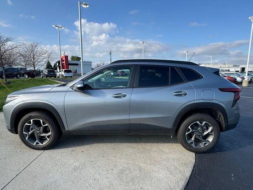 Sterling Gray Metallic 2025 Chevrolet Trax LT