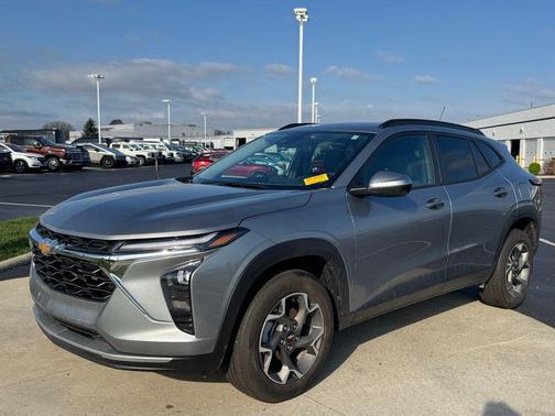 Sterling Gray Metallic 2025 Chevrolet Trax LT