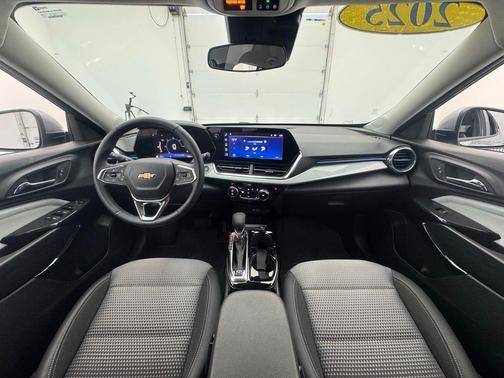 Sterling Gray Metallic 2025 Chevrolet Trax LT