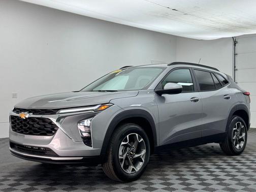 Sterling Gray Metallic 2025 Chevrolet Trax LT