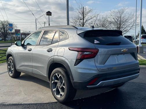 Sterling Gray Metallic 2025 Chevrolet Trax LT