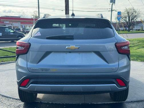 Sterling Gray Metallic 2025 Chevrolet Trax LT