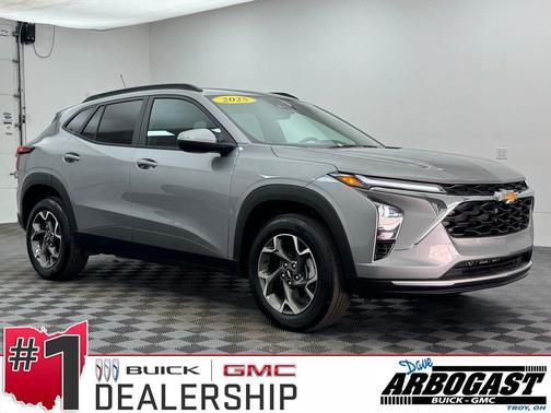 Sterling Gray Metallic 2025 Chevrolet Trax LT