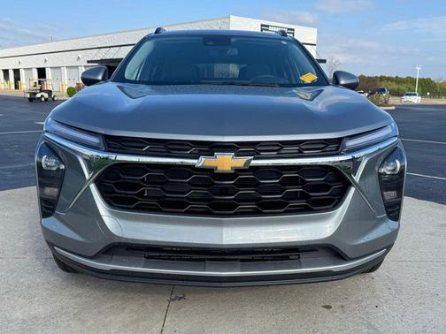 Sterling Gray Metallic 2025 Chevrolet Trax LT