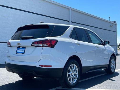 Summit White 2022 Chevrolet Equinox LS