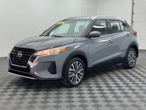 Boulder Gray Pearl 2024 Nissan Kicks SV