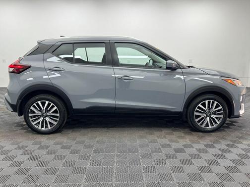 Boulder Gray Pearl 2024 Nissan Kicks SV