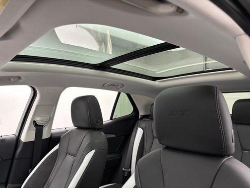 Iridescent White Tricoat 2026 Buick Envision Sport Touring AWD